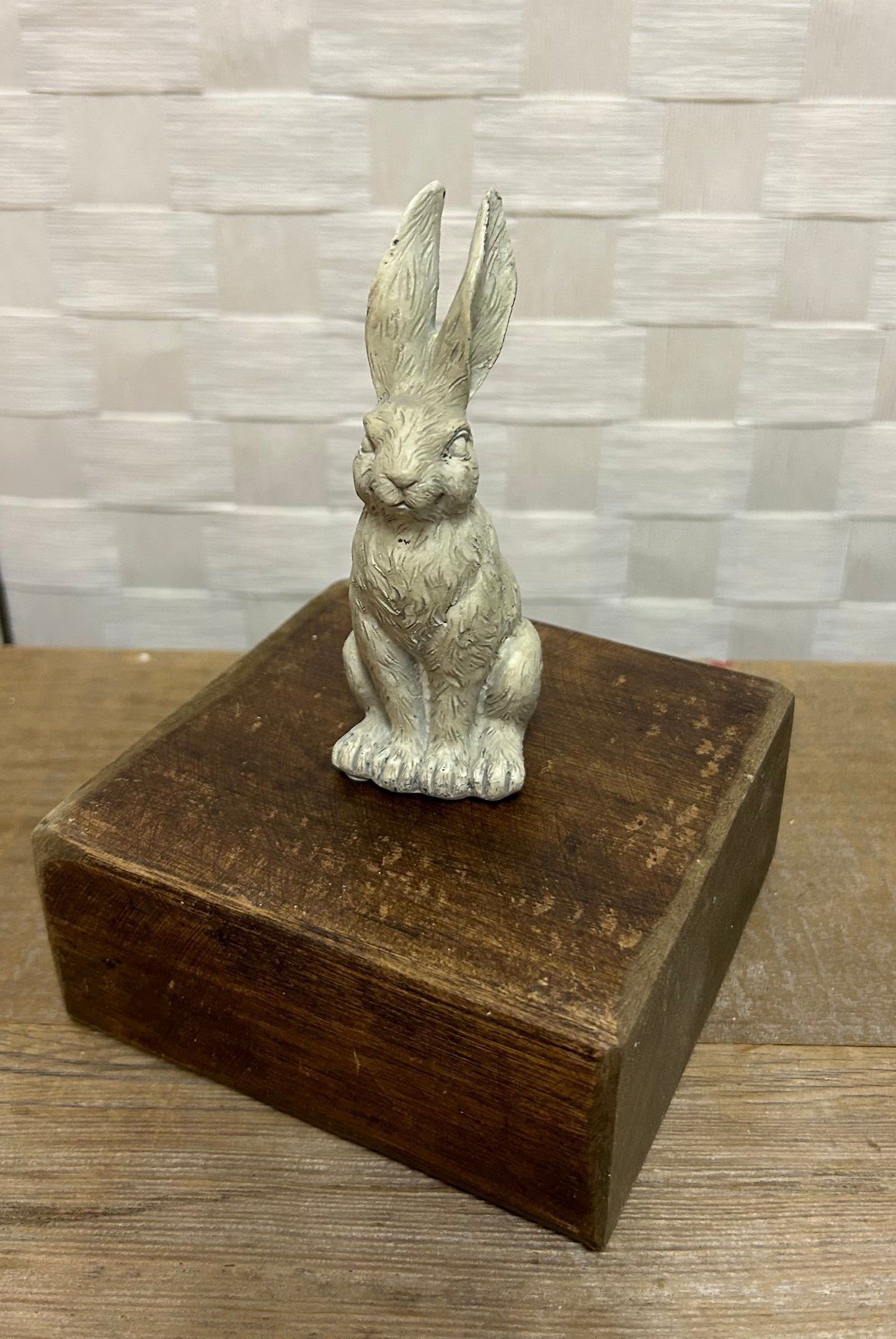 Sitting Resin Rabbit Statue