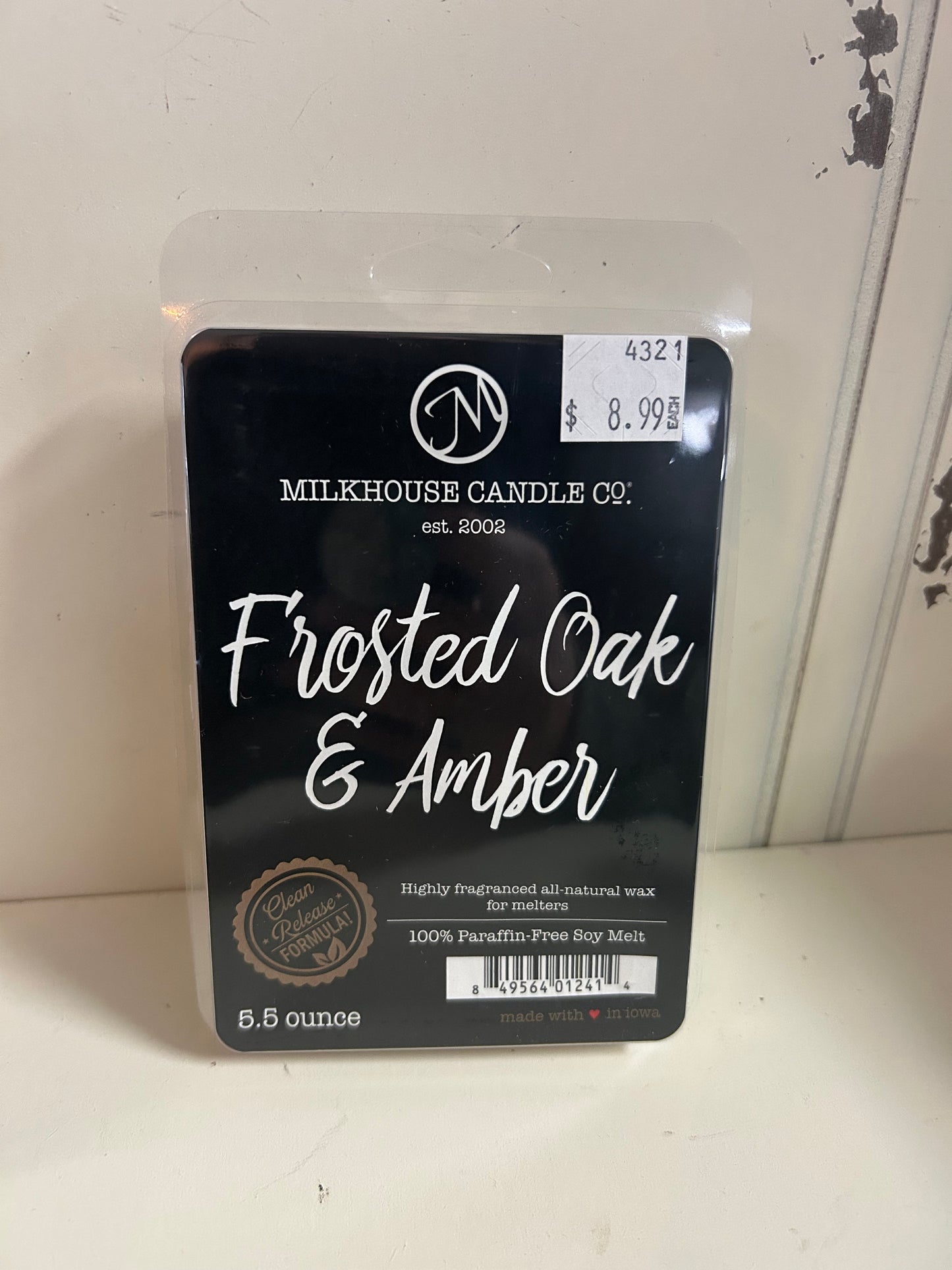 Milkhouse / Frosted Oak & Amber- Candle